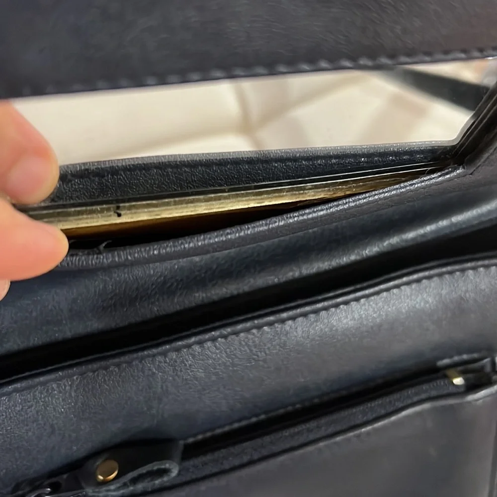 Pre-loved🌸COLETTA GENUINE LEATHER crossbody blue bag - Picture 11 of 17